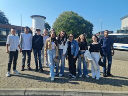 Vorschaubild schülergruppe klappe auf .jpg
