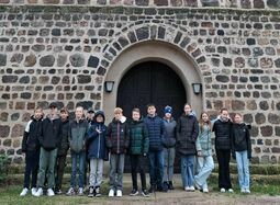 Vorschaubild Klasse 6.2 vor der Nicolaikirche Burg