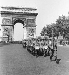 Deutsche Truppenparade in Paris nach dem Fall Frankreichs, Juni 1940<br>{Bundesarchiv, Bild 101I-751-0067-34 / Kropf / CC-BY-SA}