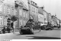 Deutscher Panzerspähwagen in Jutland (Dänemark)<br>{Bundesarchiv, Bild 101I-754-051N-23 / Stolzenberg / CC-BY-SA 3.0}