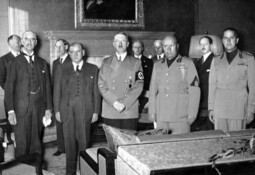Münchener Konferenz am  Chamberlain, Daladier, Hitler und Mussolini.<br>{Bundesarchiv, Bild 183-R69173 / CC-BY-SA 3.0}